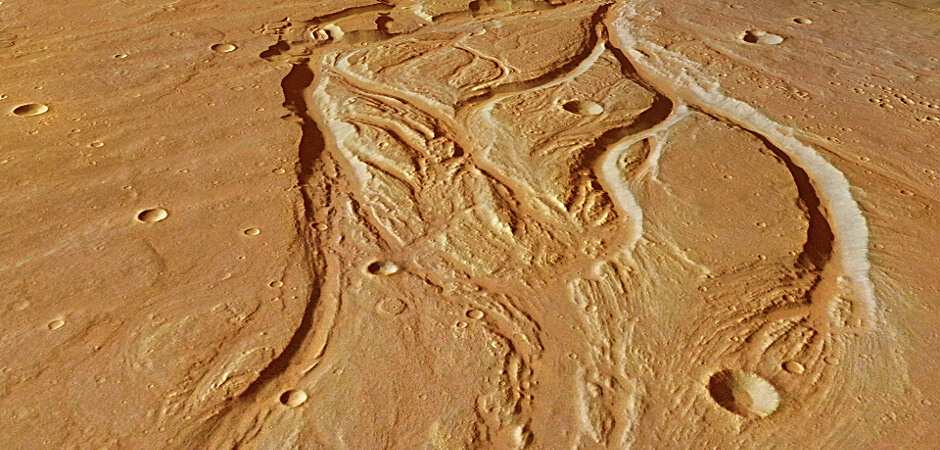 دره و اثر آب بر سطح مریخ