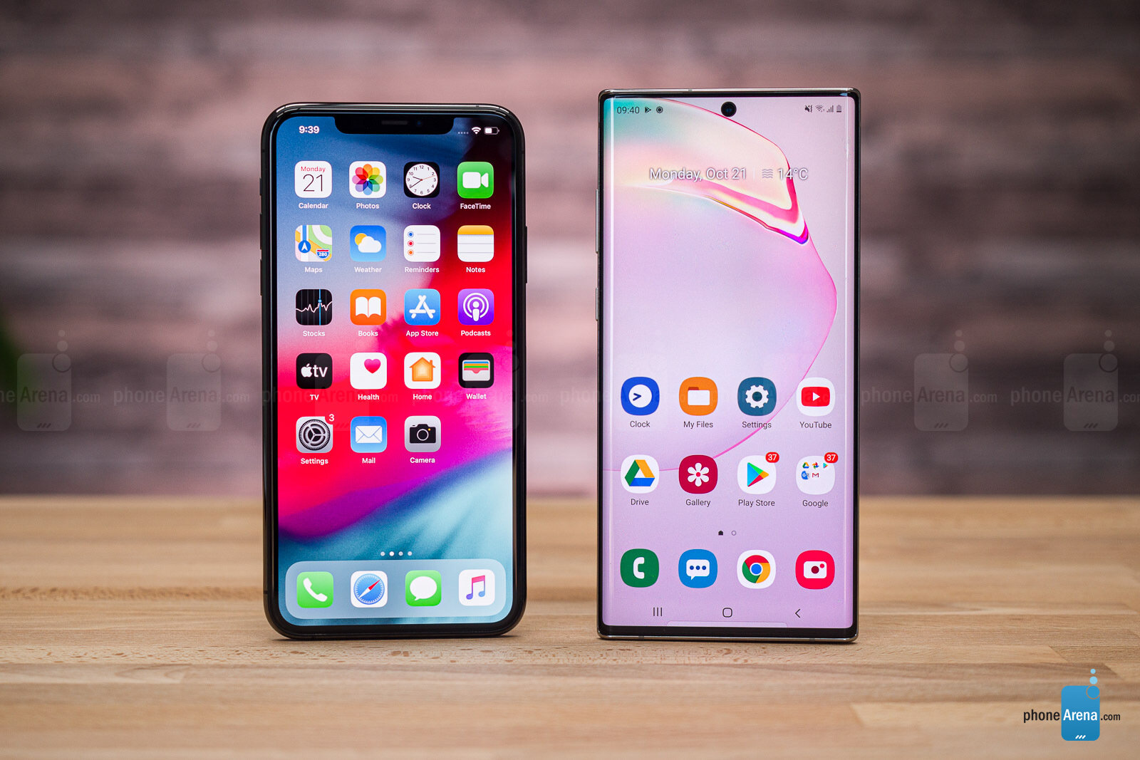 Apple iPhone 11 Pro Max vs Samsung Galaxy Note 10 Review 001