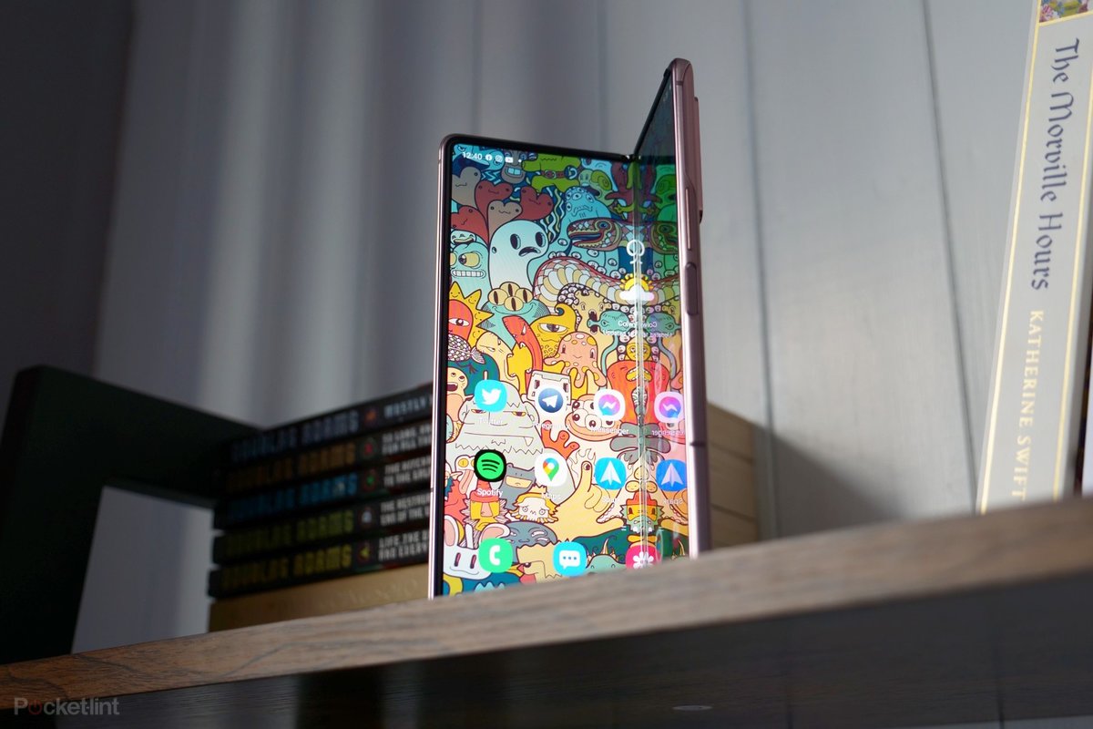 154292 phones review samsung galaxy z fold 2 hardware image1