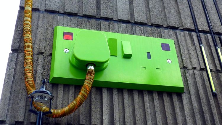 حفاظت در برابر نوسانات برق در مادبورد