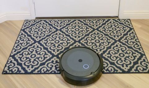 robot vacuum in carpeted surface