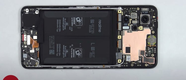 کالبدشکافی گوشی ریلمی جی تی نئو 2 تعویض نسبتا باتری و صفحه نمایش را نشان می‌دهد