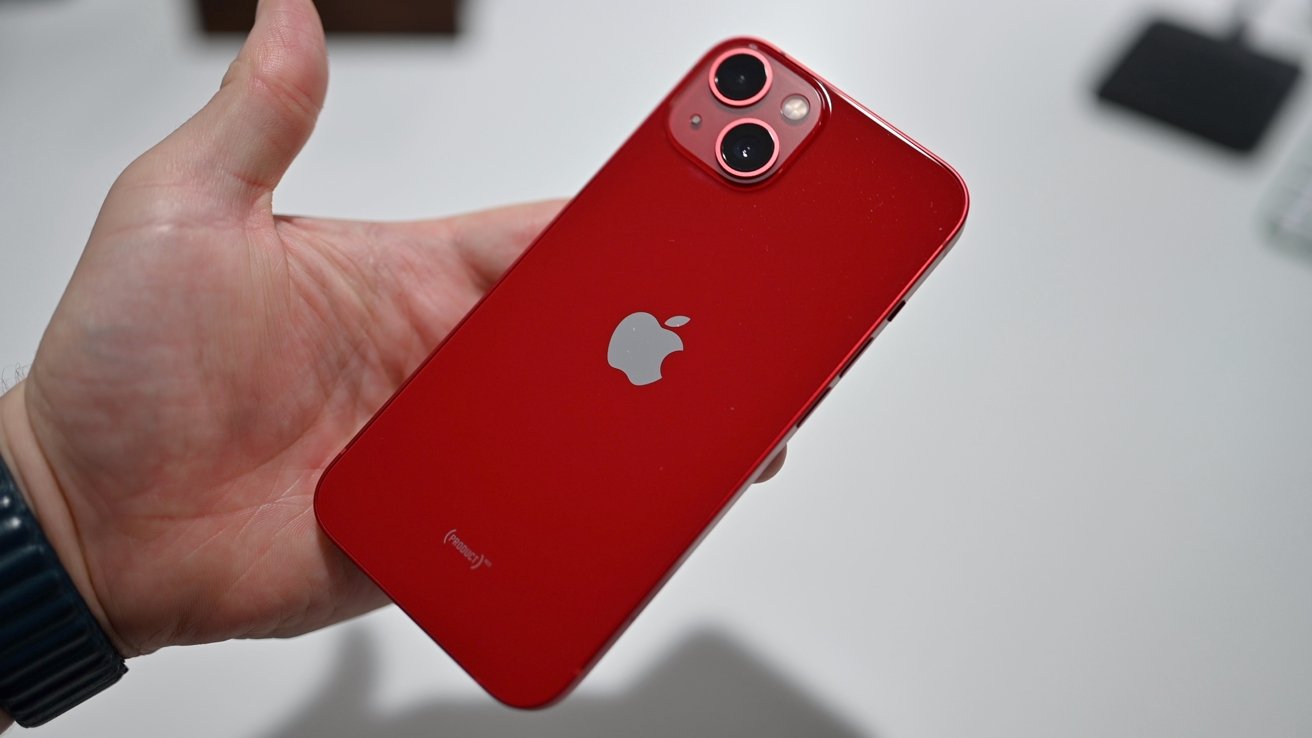 44649 87171 iPhone 13 Product RED