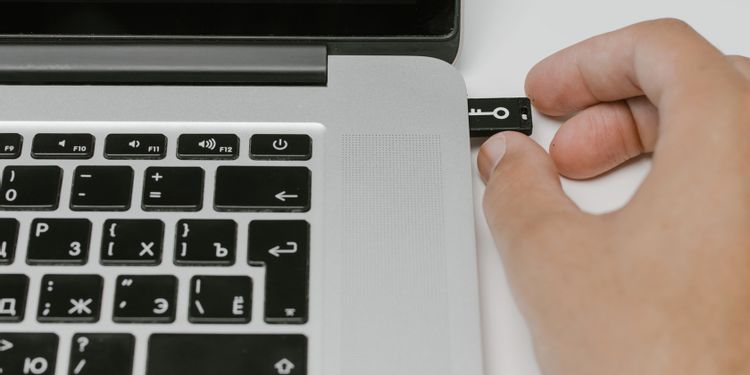 6 راه برای افزایش سرعت انتقال اطلاعات: تبدیل درایو USB به آهو!