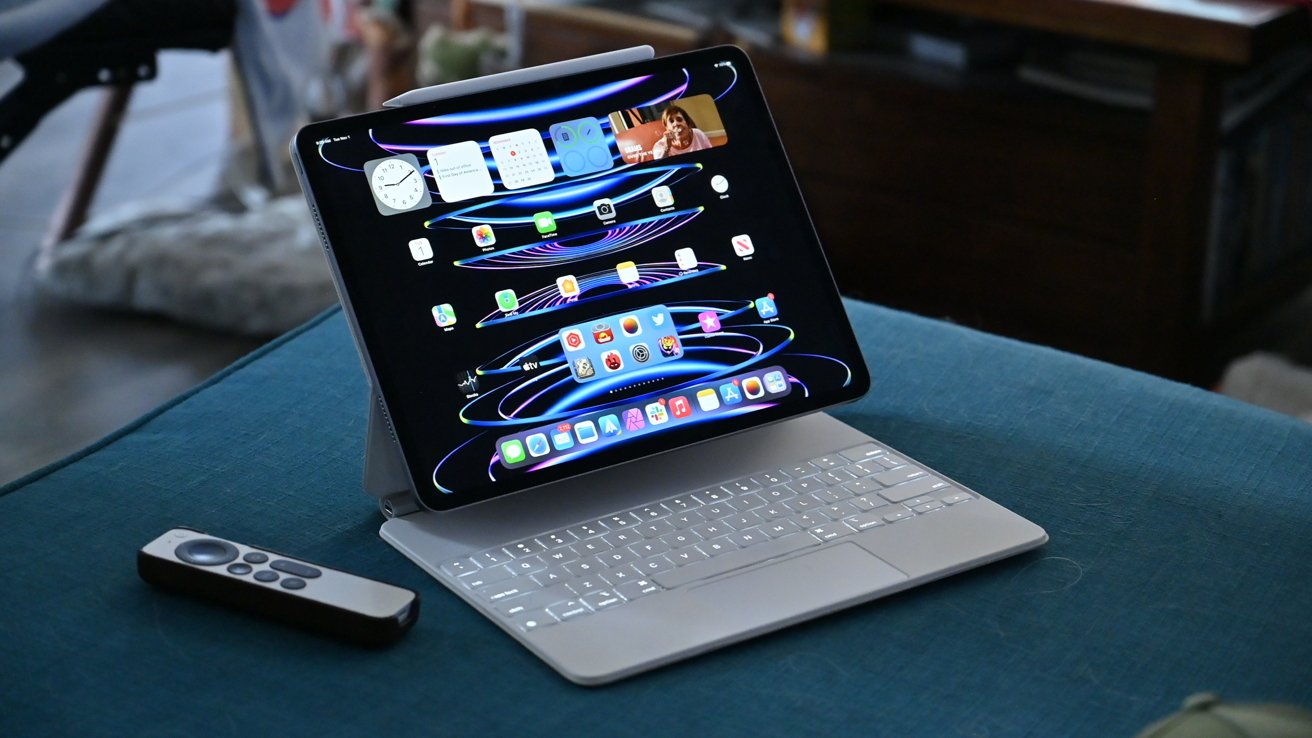 50983 101026 iPad Pro on Magic Keyboard