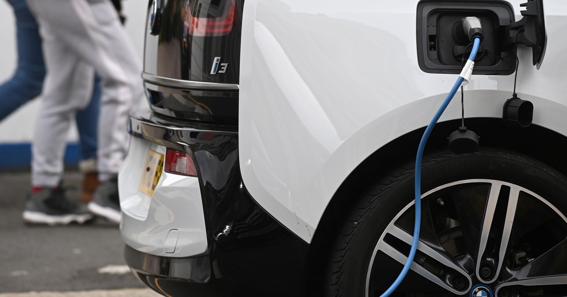 قوی ترین باتری خودروی برقی با 10 دقیقه شارژ برای 400 کیلومتر2