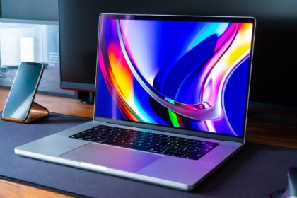 اپل برای مک‌بوک پرو از نمایشگر اولد استفاده می کند