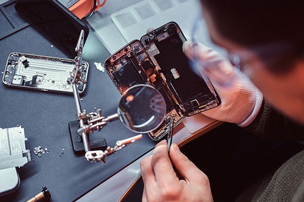 قبل از سپردن گوشی خود به دست تعمیرکار، این مقاله را بخوانید.3