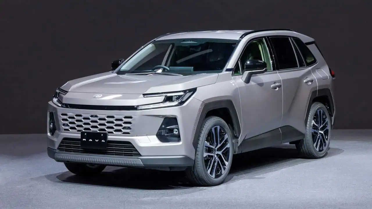 چرا قدرت تویوتا RAV4 مدل 2026 در اروپا کمتر است؟