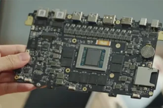کنسول دستی آیانئو Next 2 با پردازنده Strix Halo و باتری داخلی معرفی شد