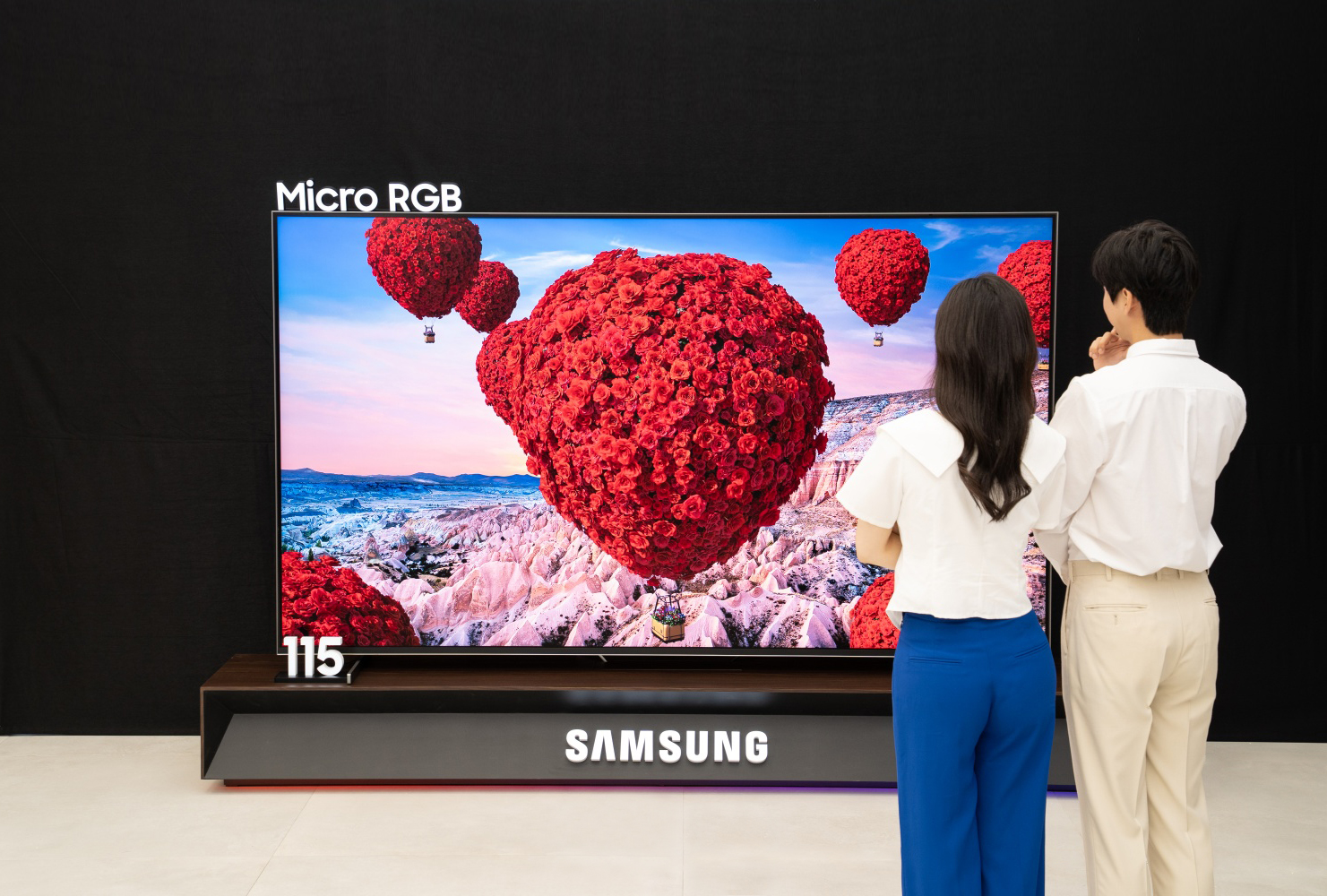 آیا تلویزیون های 2026 فناوری OLED را به حاشیه می برند؟ 3 image 11 -