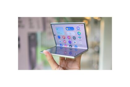 اجرای اپلیکیشن بر روی گوشی هوشمند تاشو با نمایشگر دوگانه