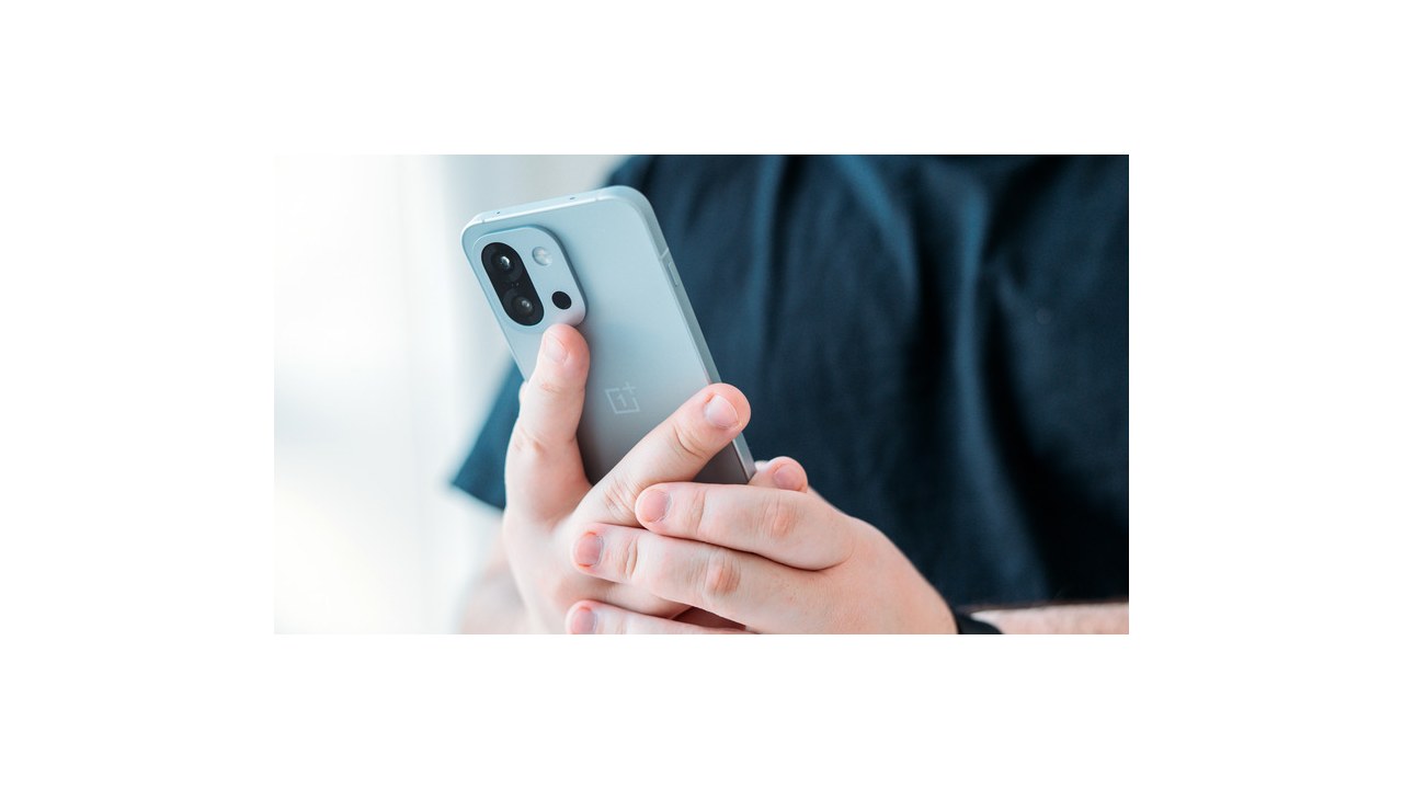 معنای حرف T در گوشی OnePlus 15T چیست؟ 2 گوشی OnePlus 15T فلسفه نامگذاری و ریشه تاریخی پسوند T در محصولات وانپلاس